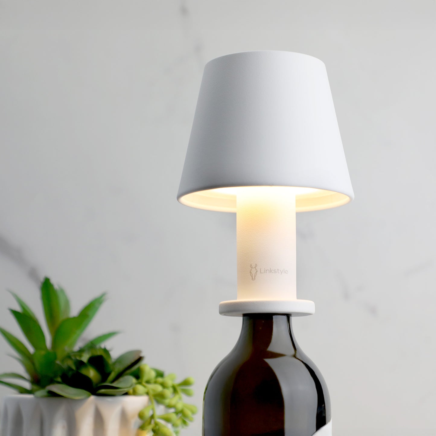 Glovi LED Wireless Wine Bottle Lamp