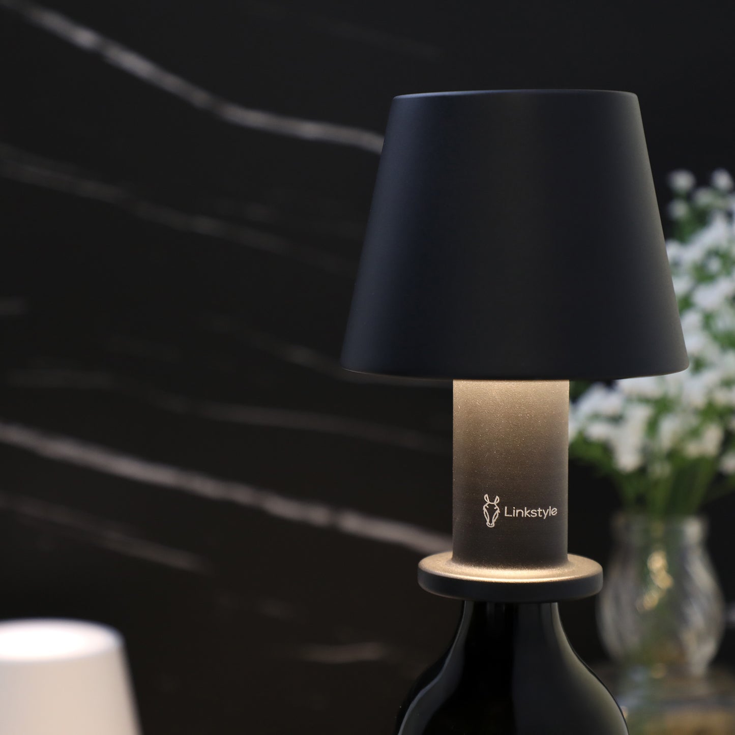 Glovi LED Wireless Wine Bottle Lamp